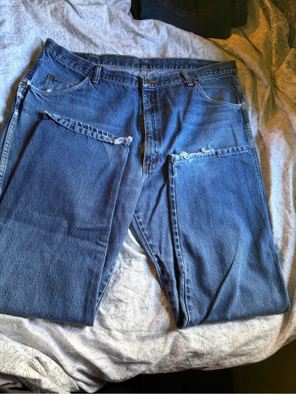 Wrangler Men's Blue Relaxed Fit Jeans